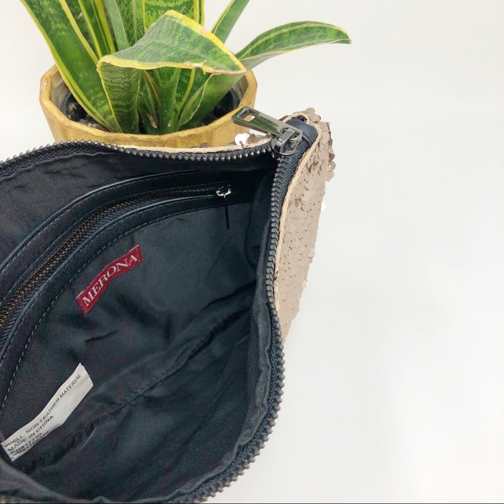 Merona Sequenced Wristlet - Picture 2 of 5